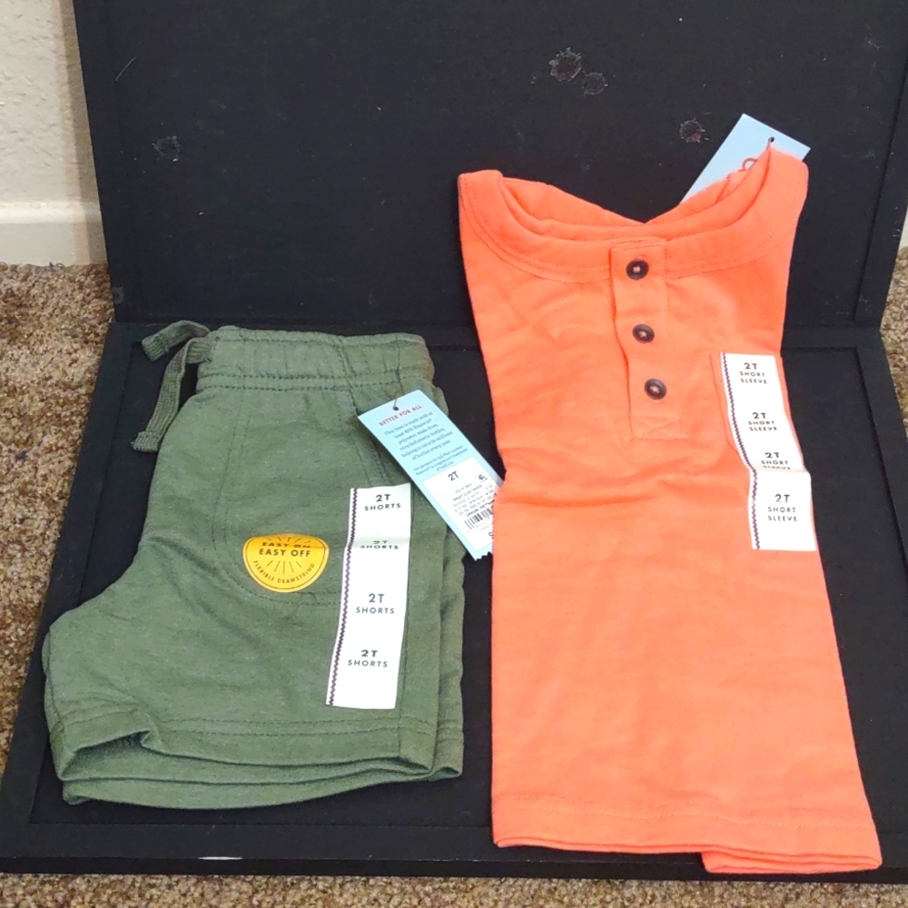 NWT CAT AND JACK 2T 1 SHIRT 3 SHORTS GREEN CORAL BLUE AND  BROWN.